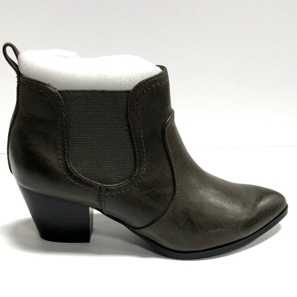 Bella Vita Women's Emerson Grey Chelsea Bootie, Size 7 Narrow